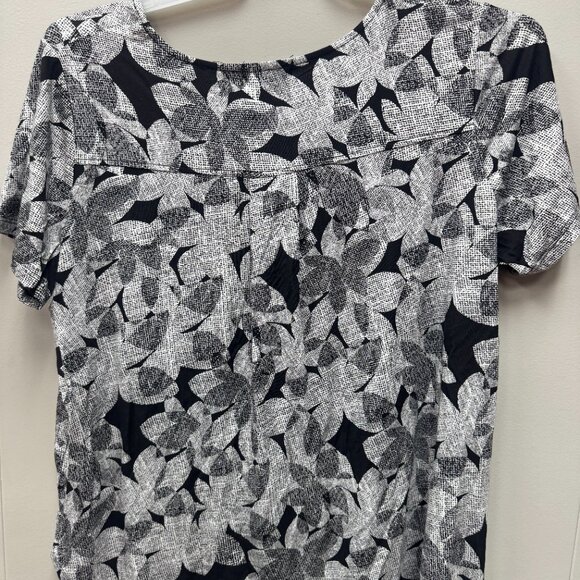 Women's Blouse - Picture 2 of 3